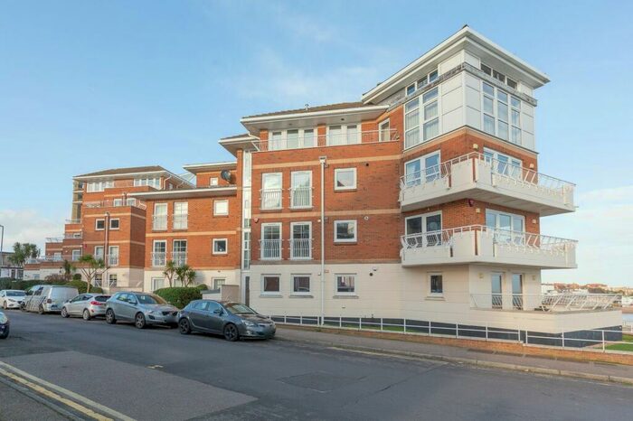 2 Bedroom Flat To Rent In West Cliff Road, Broadstairs, CT10