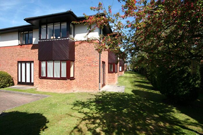2 Bedroom Flat To Rent In Old Cove Road, Fleet, Hampshire, GU51