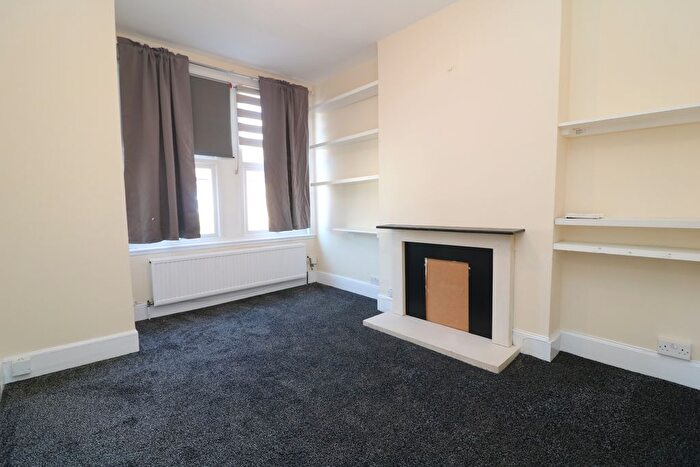 2 Bedroom Maisonette To Rent In Edgington Road, London, SW16
