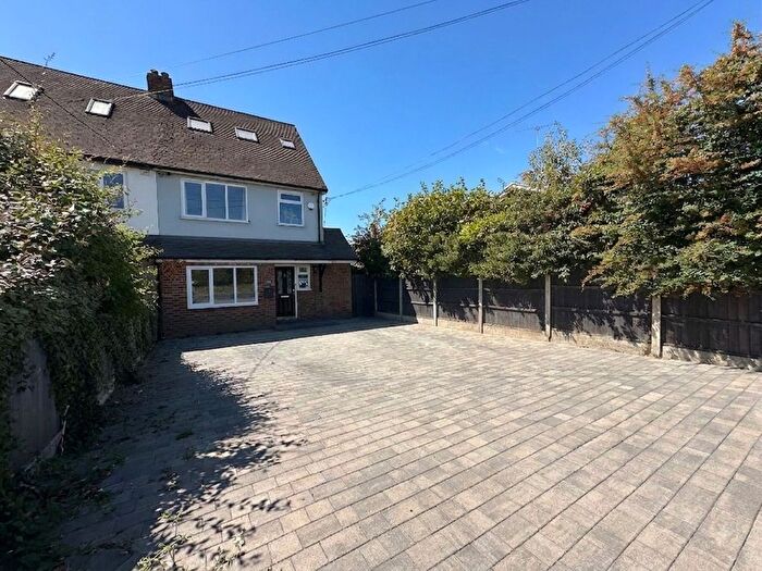 3 Bedroom Semi-detached House For Sale In Southend Road, Billericay, CM11