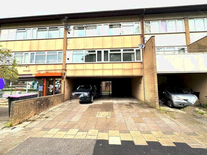 2 Bedroom Apartment For Sale In Penryn Avenue, Fishermead, Milton Keynes, MK6