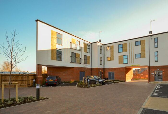 2 Bedroom Flat To Rent In Longacre House, Shopwhyke Road, Chichester, PO20