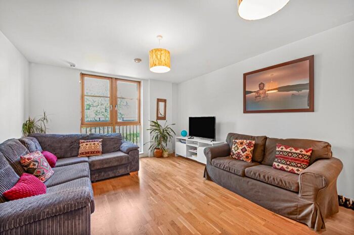 2 Bedroom Flat To Rent In Holloway Road, Holloway, N7