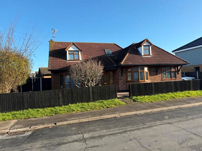 6 Bedroom Detached House For Sale In Wittem Road, Canvey Island, SS8