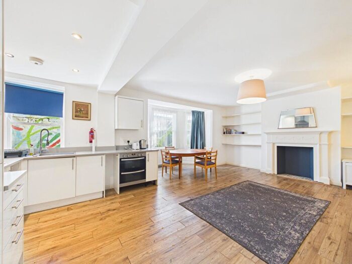 2 Bedroom Flat For Sale In Victoria Parade, Broadstairs, CT10
