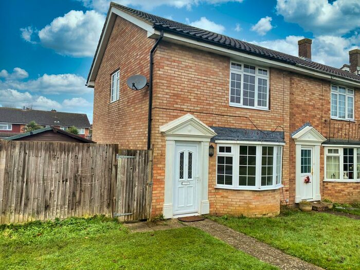 2 Bedroom End Of Terrace House To Rent In Pine Walk, Uckfield, TN22