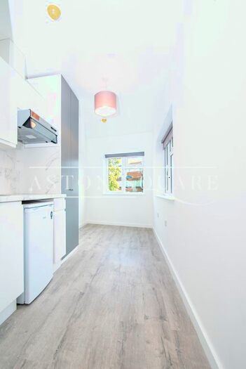 Studio To Rent In Bell Lane, London, NW4