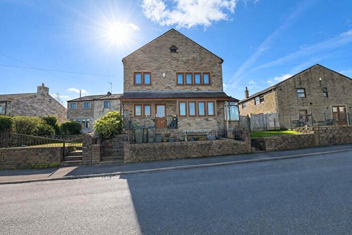 4 Bedroom End Of Terrace House For Sale In Back Heights Road, Thornton, Bradford, BD13