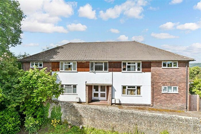3 Bedroom Flat For Sale In St. Paul's Road West, Dorking, Surrey, RH4