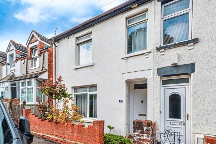 3 Bedroom End Of Terrace House For Sale In Radnor Street, Swindon, SN1