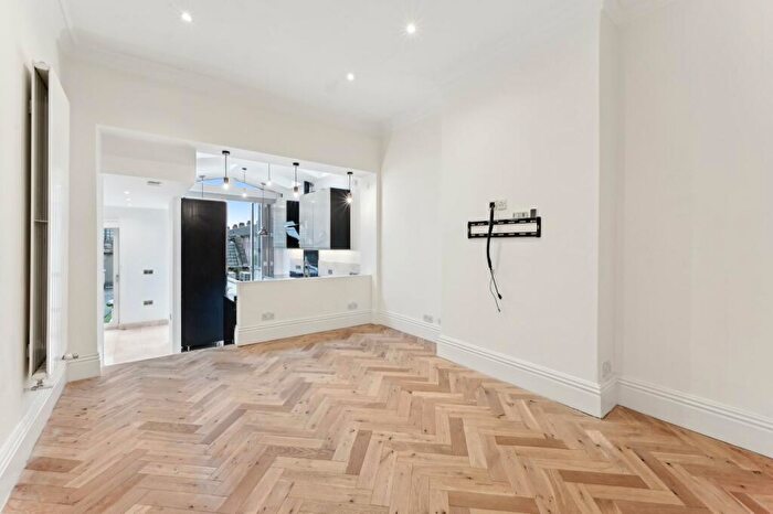 2 Bedroom Flat To Rent In Fulham Road, London, SW10