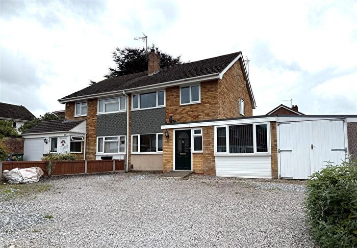 4 Bedroom Semi-Detached House For Sale In Chadsfield Road, Rugeley, WS15