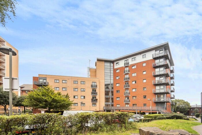 2 Bedroom Flat To Rent In City Walk, Leeds, West Yorkshire, Uk, LS11