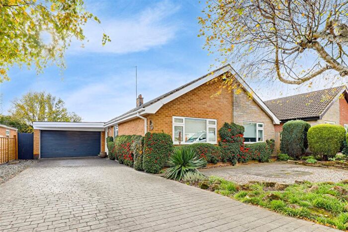 2 Bedroom Detached House For Sale In Pinfold Crescent, Woodborough, Nottinghamshire, NG14