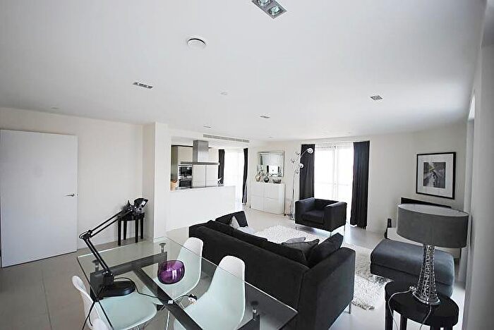 2 Bedroom Apartment To Rent In Bezier Apartments, City Road, Old Street, London, EC1Y