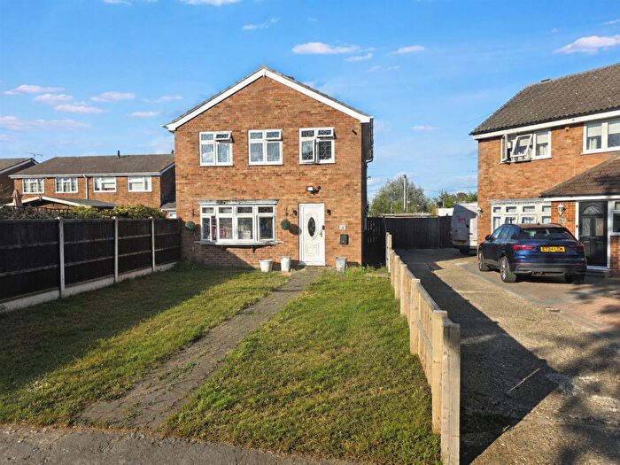 4 Bedroom Detached House For Sale In Stenning Avenue, Linford, Stanford-Le-Hope, SS17