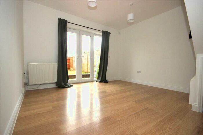 1 Bedroom Semi-Detached House To Rent In Chipperfield Drive, Kingswood, Bristol, BS15