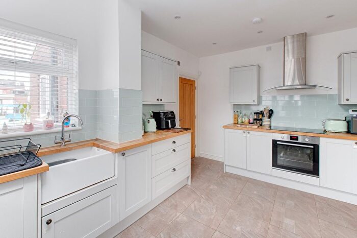 4 Bedroom Detached House For Sale In Neville Avenue, Kidderminster, Worcestershire, DY11