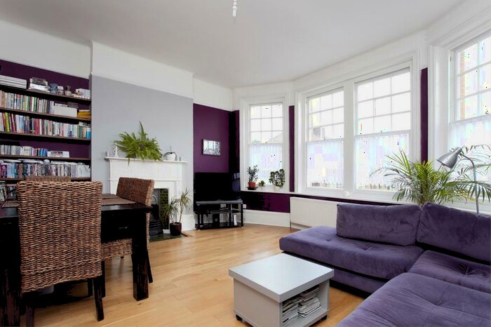 3 Bedroom Apartment To Rent In Station Road, Winchmore Hill, London, N21