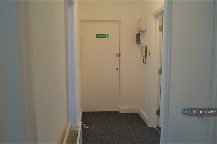 2 Bedroom Flat To Rent In Chesterfield Court, London, NW11