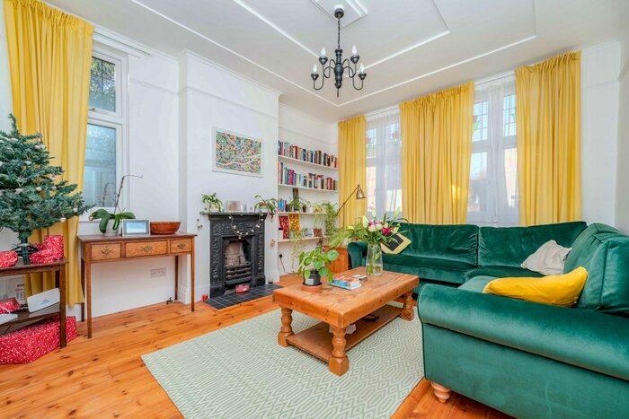 4 Bedroom End Of Terrace House To Rent In Ridley Avenue, London, W13