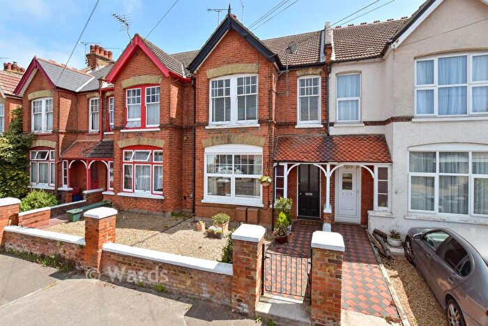 2 Bedroom Flat For Sale In Douglas Road, Herne Bay, Kent, CT6
