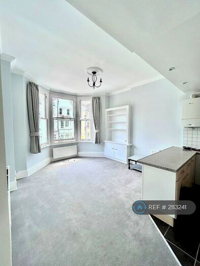 2 Bedroom Flat To Rent In Sisters Avenue, London, SW11