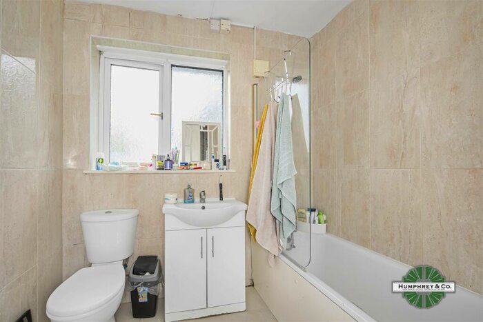 2 Bedroom Flat To Rent In Nicoll Road, London, NW10