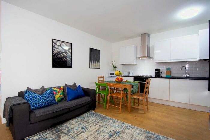 2 Bedroom Flat To Rent In Upper Richmond Road, London, SW15