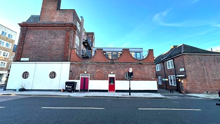 2 Bedroom Mews To Rent In Bartlett Mews, London, E14