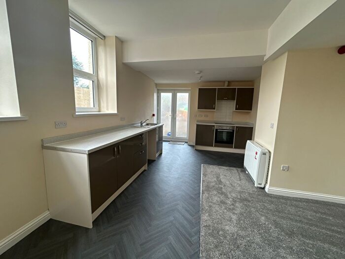 2 Bedroom Flat To Rent In Carmarthen Road, Swansea, SA5
