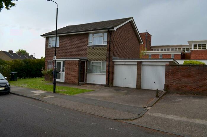 2 Bedroom Flat To Rent In Homestead Paddock, Southgate, N14