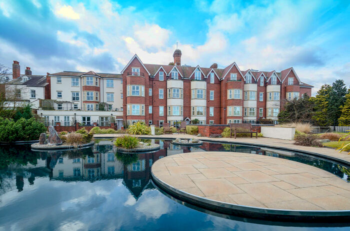 3 Bedroom Flat To Rent In Royal Court Apartments, Lichfield Road. Sutton Coldfield., B74