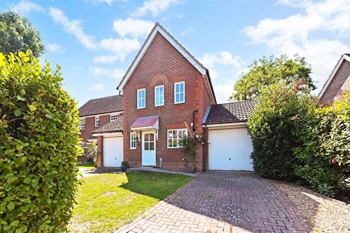 3 Bedroom House To Rent In Foxbridge Drive, Hunston, PO20