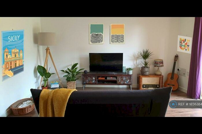 2 Bedroom Flat To Rent In Craven Park, London, NW10