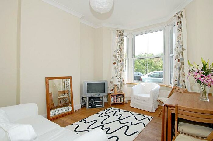 2 Bedroom Flat To Rent In Buckingham Road Alexandra Park, N22