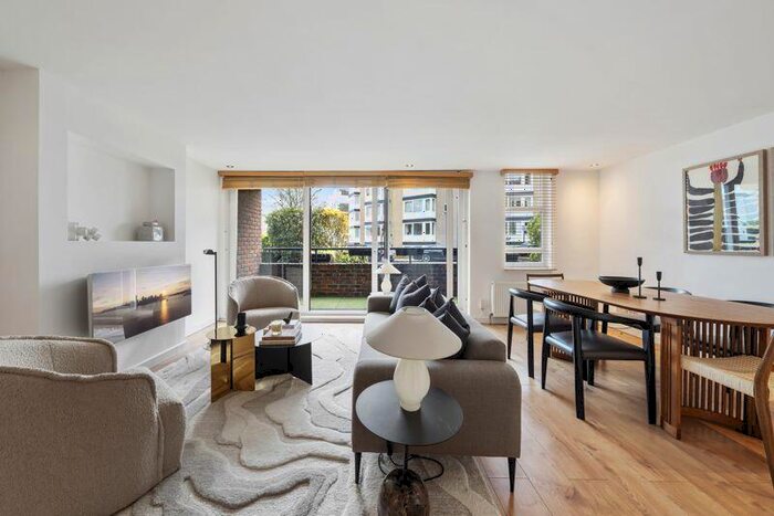 2 Bedroom Flat To Rent In Waverley Court, - Steeles Road, Belsize Park, London, NW3