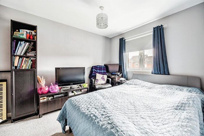 3 Bedroom End Of Terrace House For Sale In Kingston Crescent, Port Glasgow, PA14