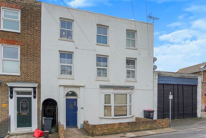 3 Bedroom Flat To Rent In Victoria Road, Margate, CT9
