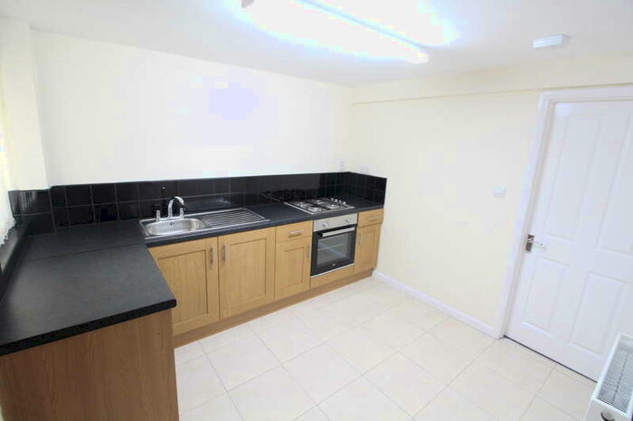 1 Bedroom Terraced House To Rent In Old Bedford Road - House - Close To Town - No Garden, LU2