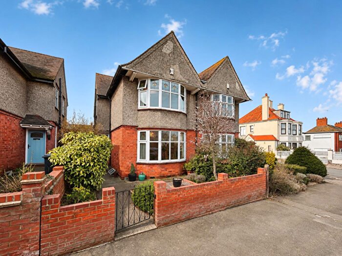 3 Bedroom Semi Detached House For Sale In The Drive, Phippsville, Northampton, NN1