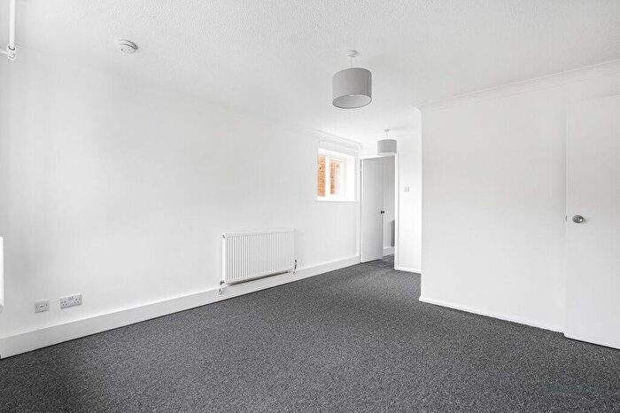 1 Bedroom Flat To Rent In The Paddock, Bishops Stortford, Hertfordshire, CM23