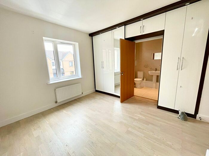 3 Bedroom Semi-Detached House To Rent In Reservoir Way, Ilford, IG6