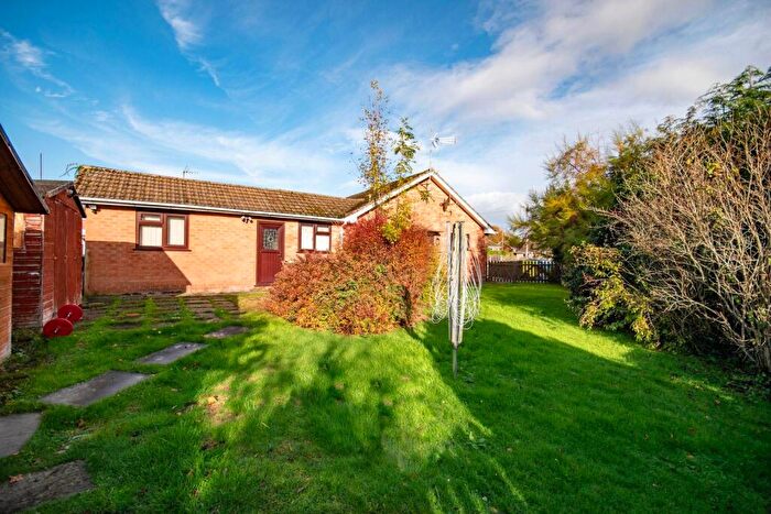 3 Bedroom Semi-Detached Bungalow For Sale In Oaklands Road, Chirk Bank, Wrexham, LL14