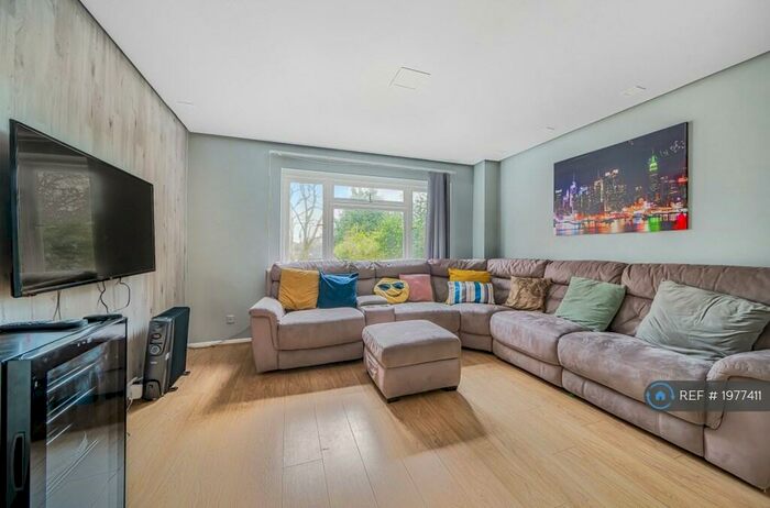 2 Bedroom Flat To Rent In Shepherds Hill, London, N6