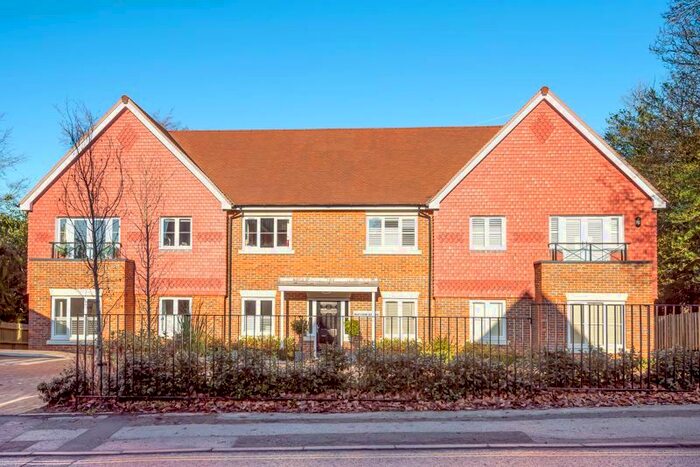 2 Bedroom Flat To Rent In Headley Road, Grayshott, Hindhead, GU26