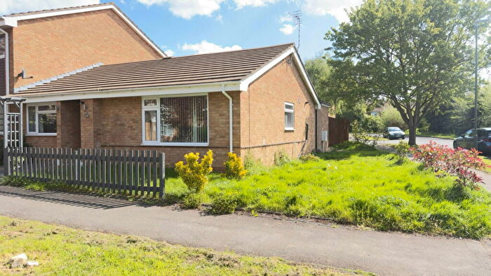 3 Bedroom Semi-Detached Bungalow For Sale In Oldacre Drive, Bishops Cleeve, Cheltenham, GL52