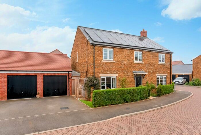 5 Bedroom Detached House For Sale In Garners Field, Great Bourton, OX17