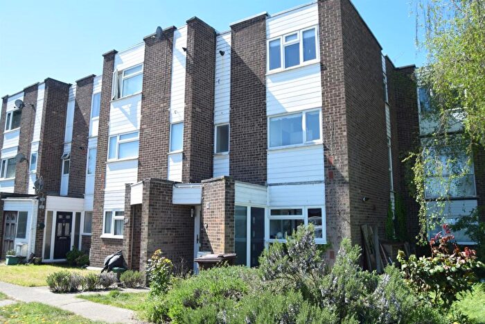 2 Bedroom Maisonette For Sale In Birk Beck, Meon Close, Springfield., CM1