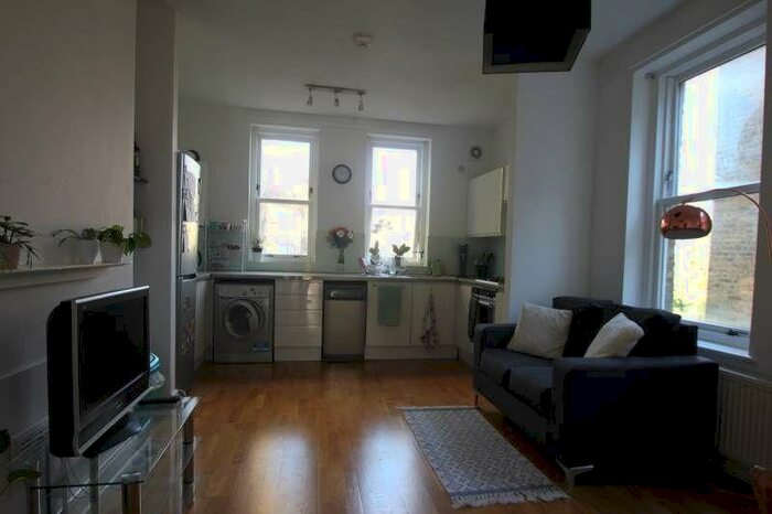 Flat To Rent In Cathcart Hill, Tufnell Park, N19